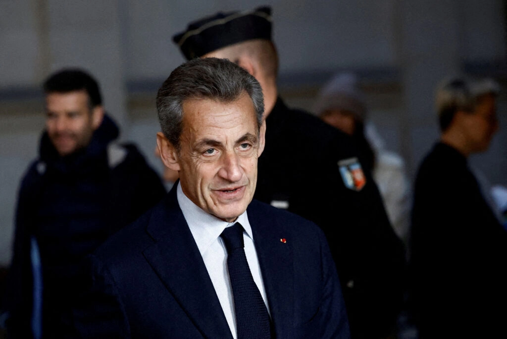 Sarkozy mora nositi narukvicu: Smije na slobodu samo kad mu odredi sudac